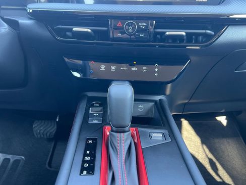 New 2026 Nissan Kicks SR image 3