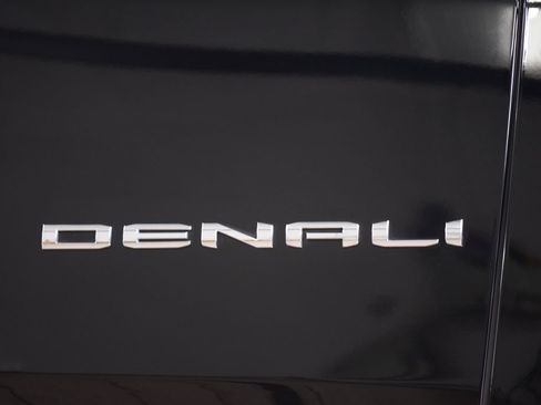 Used 2024 GMC Yukon XL Denali AWD/4WD image 17