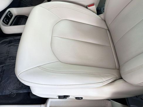 Used 2021 Chrysler Voyager Lxi FWD image 14