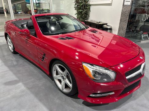 Used 2015 Mercedes-Benz SL 550 w/ Driver Assistance Package image 12