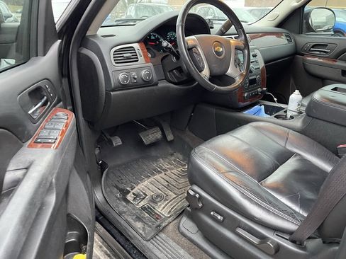 Used 2014 Chevrolet Suburban LT image 9
