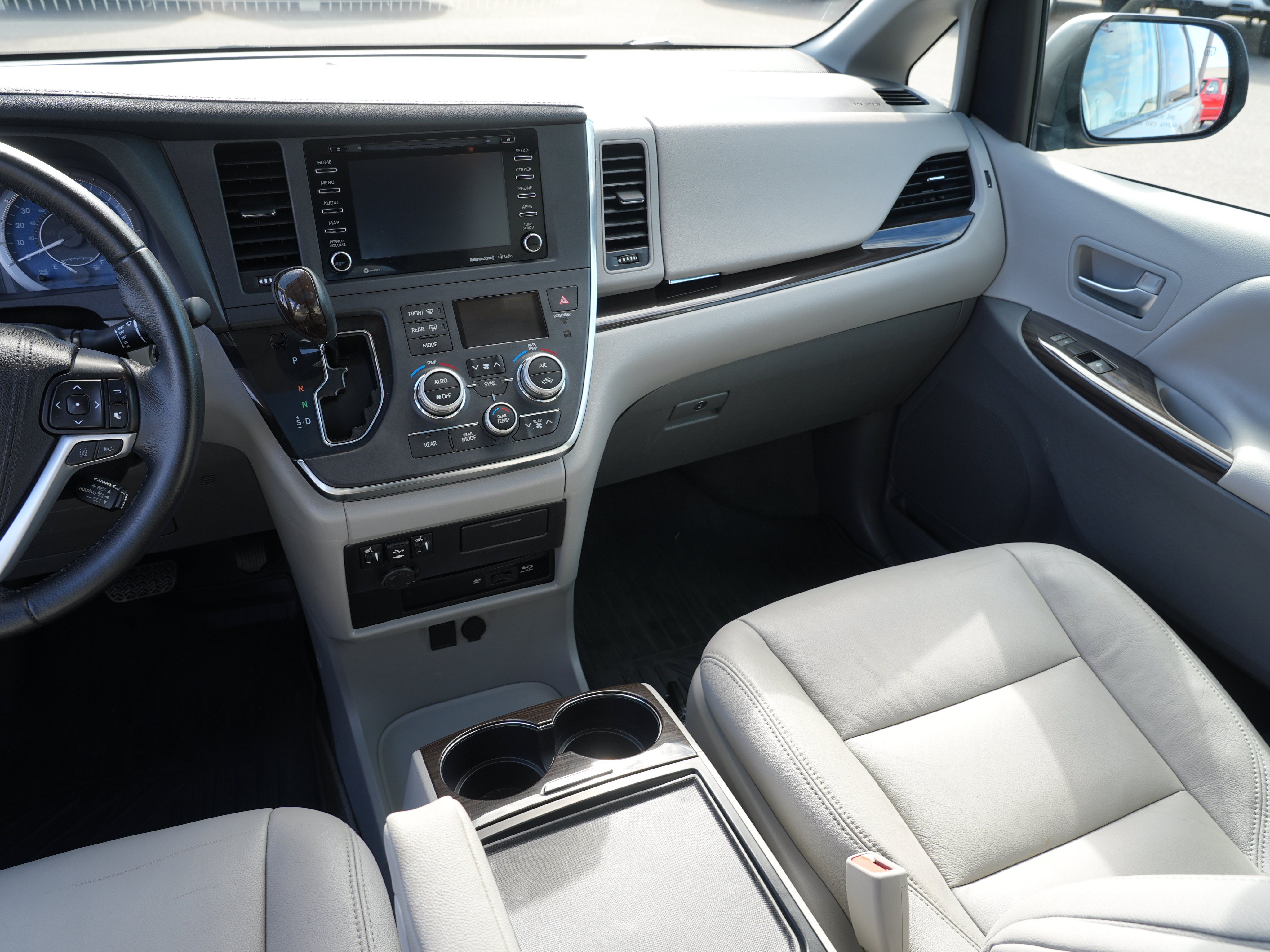 Used 2019 Toyota Sienna XLE Premium w/ Carpet Mat Package AWD/4WD image 19