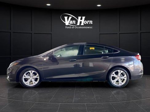 Used 2017 Chevrolet Cruze Premier image 11