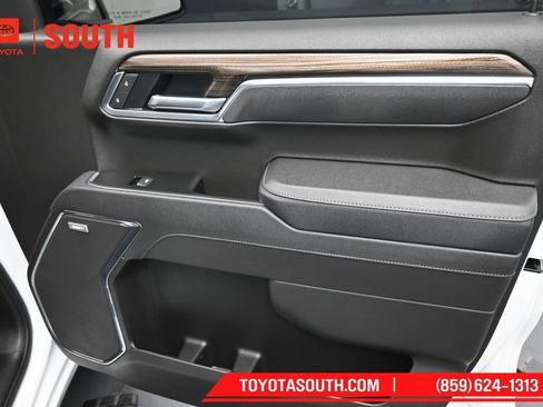 Used 2025 Chevrolet Silverado 1500 LT Trail Boss w/ Convenience Package II AWD/4WD image 32