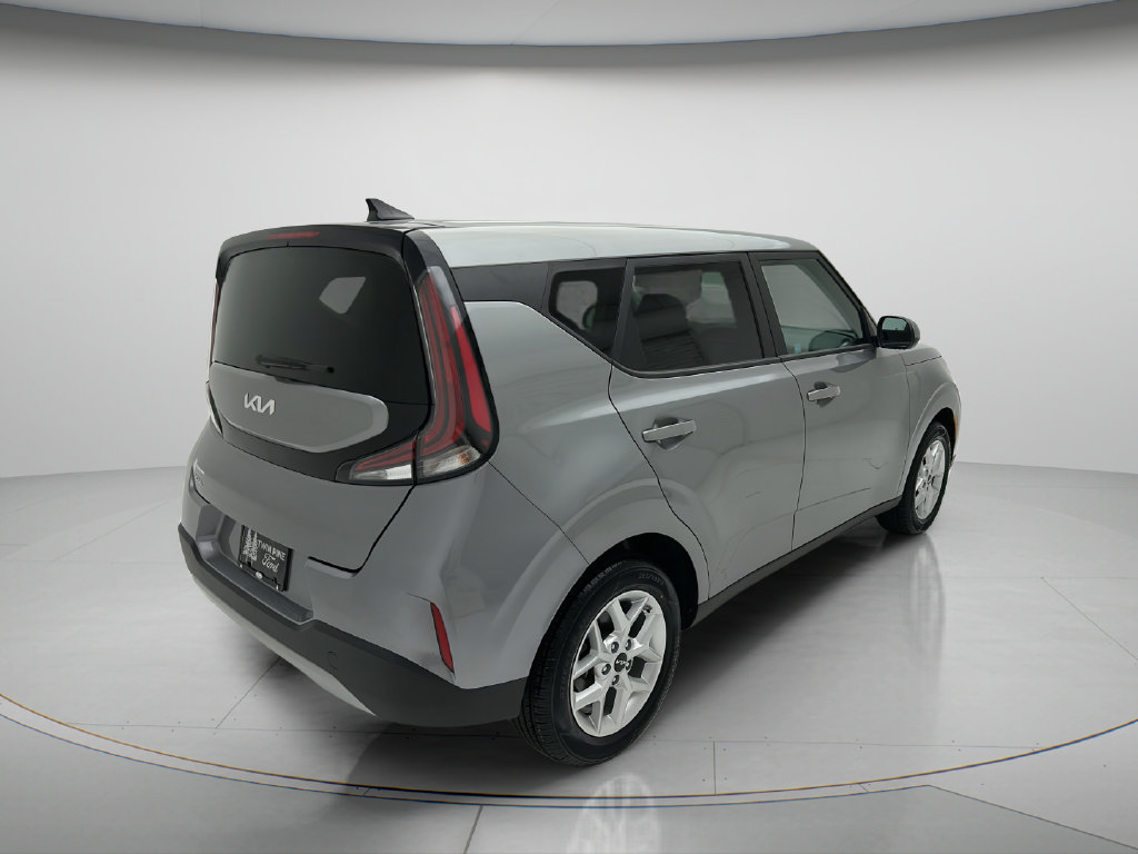 Used 2025 Kia Soul LX w/ LX Technology Package FWD image 3