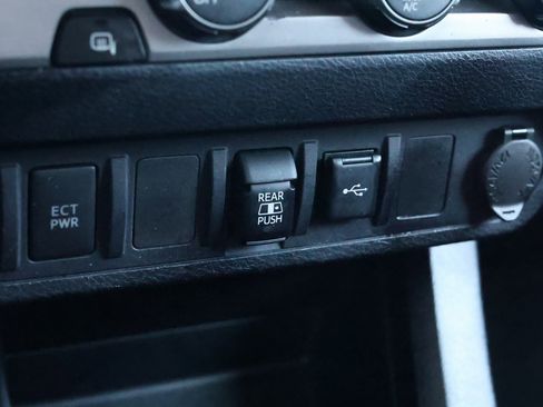 Used 2020 Toyota Tacoma SR5 image 21