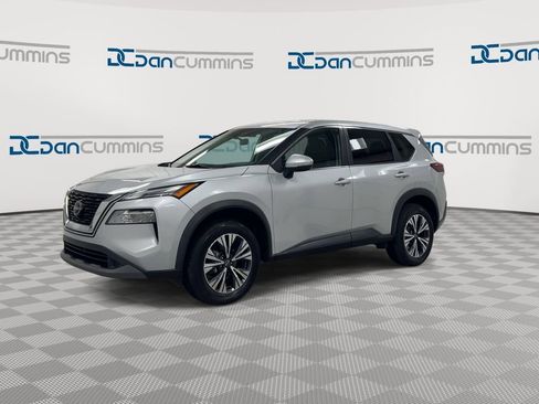 Used 2022 Nissan Rogue SV image 4