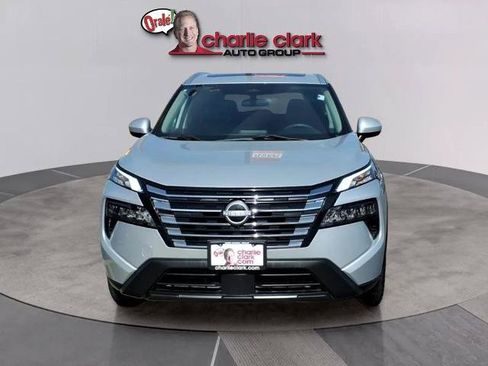 Certified 2024 Nissan Rogue SV w/ SV Premium Package FWD image 8