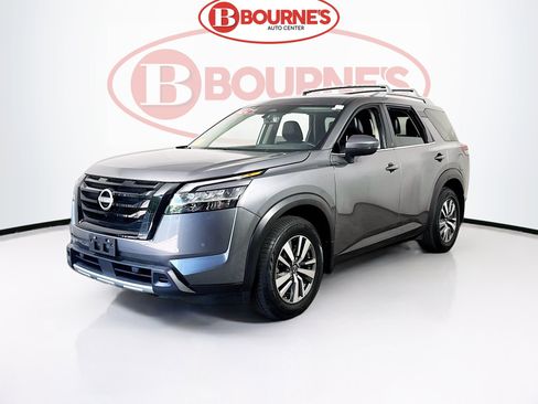 Used 2024 Nissan Pathfinder SL w/ Black Appearance Package AWD/4WD image 6