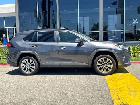 Used 2019 Toyota RAV4 XLE Premium FWD image 4