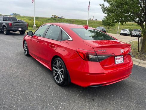Used 2022 Honda Civic Touring image 4