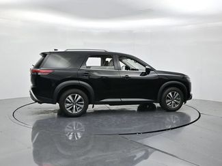 Used 2025 Nissan Pathfinder SL FWD video 2