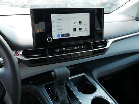 Certified 2026 Toyota Sienna LE FWD image 5