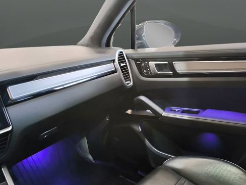 Used 2023 Porsche Cayenne Turbo image 25