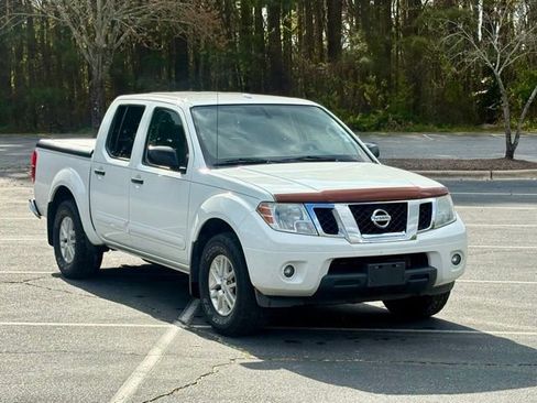 Used 2014 Nissan Frontier SV w/ SV Value Truck Package image 11
