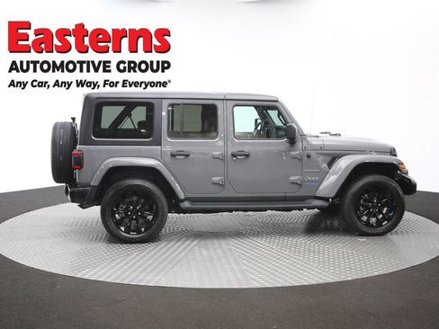 Used 2022 Jeep Wrangler Unlimited Sahara w/ Cold Weather Group AWD/4WD image 43