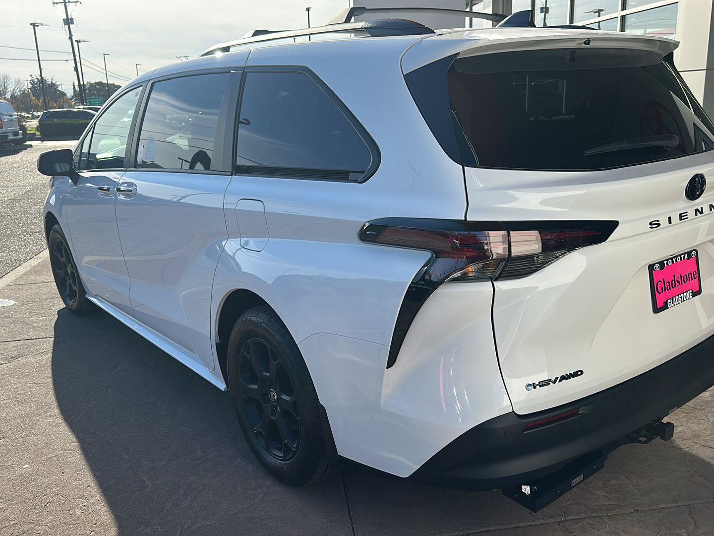 New 2026 Toyota Sienna XLE Woodland Edition AWD/4WD image 2