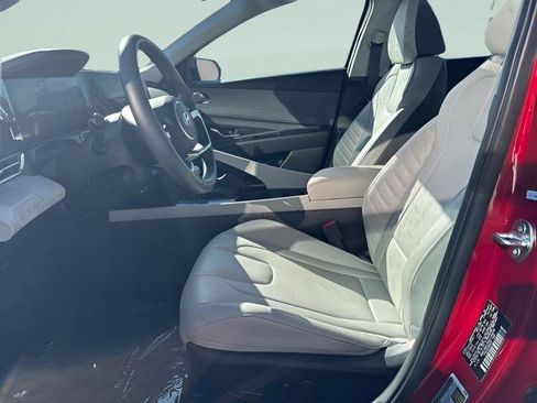 Certified 2025 Hyundai Elantra Limited image 12
