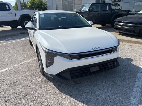 Used 2025 Kia K4 FWD image 8