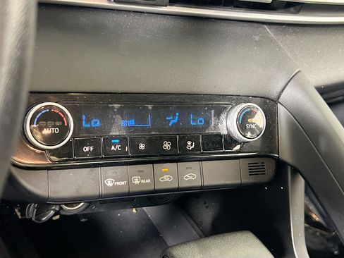 Used 2023 Hyundai Elantra SEL FWD image 15