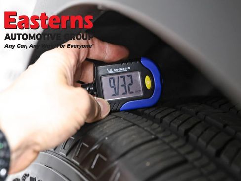 Used 2025 Nissan Pathfinder SV FWD image 28