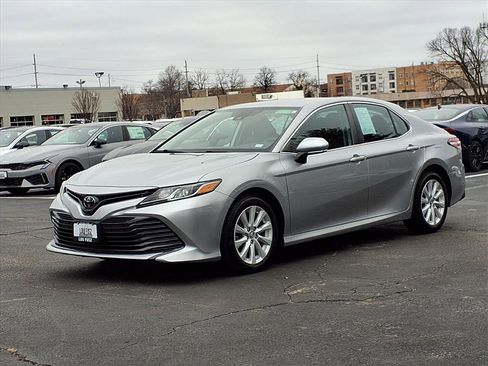 Used 2019 Toyota Camry LE image 33
