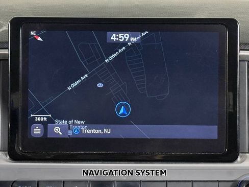 Used 2021 Hyundai Venue SEL w/ Premium Package FWD image 3