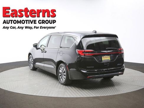 Used 2023 Chrysler Pacifica Touring-L image 62