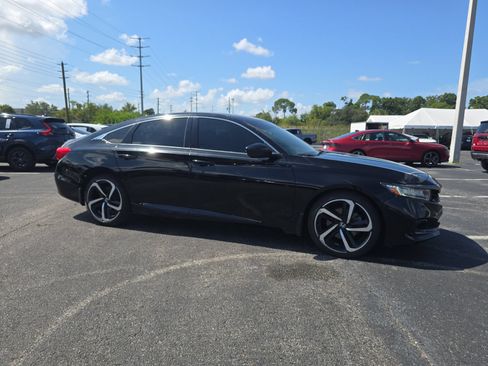 Used 2022 Honda Accord Sport image 2