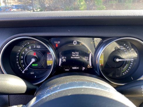 Used 2022 Jeep Wrangler Unlimited Sahara w/ Cold Weather Group image 14