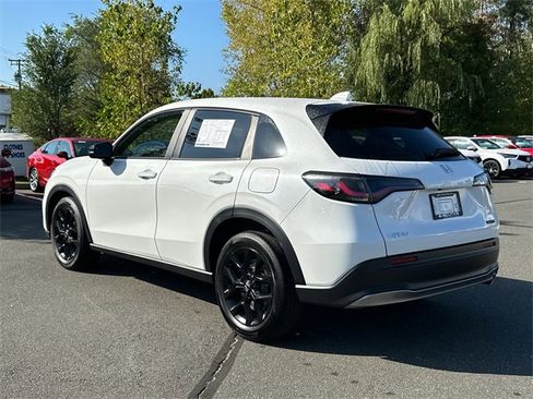 Used 2025 Honda HR-V Sport image 2