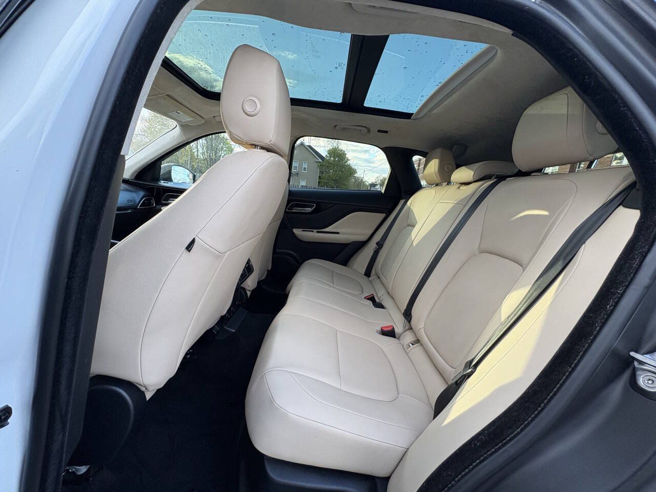 Used 2019 Jaguar F-PACE AWD/4WD image 30