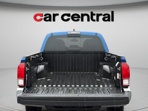 Used 2017 Toyota Tacoma TRD Off-Road w/ Tow Package RWD image 9
