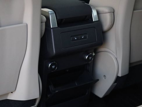 Used 2019 Land Rover Discovery SE AWD/4WD image 22