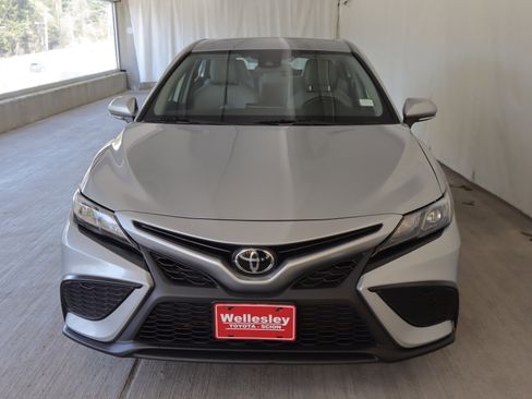 Used 2023 Toyota Camry SE AWD/4WD image 3