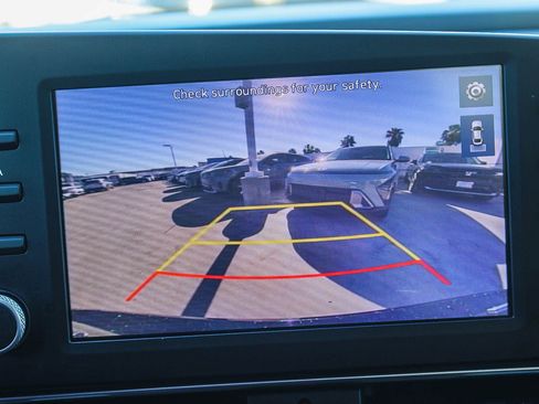 Used 2023 Hyundai Elantra Blue image 25