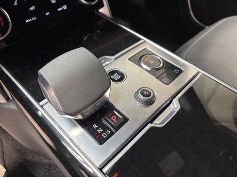 Used 2023 Land Rover Range Rover SE image 15