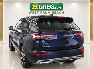 Used 2025 Mitsubishi Outlander SE FWD video 2