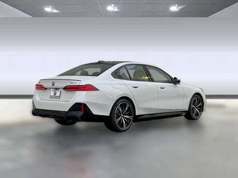 New 2026 BMW 550e xDrive image 8