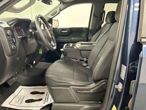 Used 2019 Chevrolet Silverado 1500 Custom w/ Custom Value Package AWD/4WD image 9