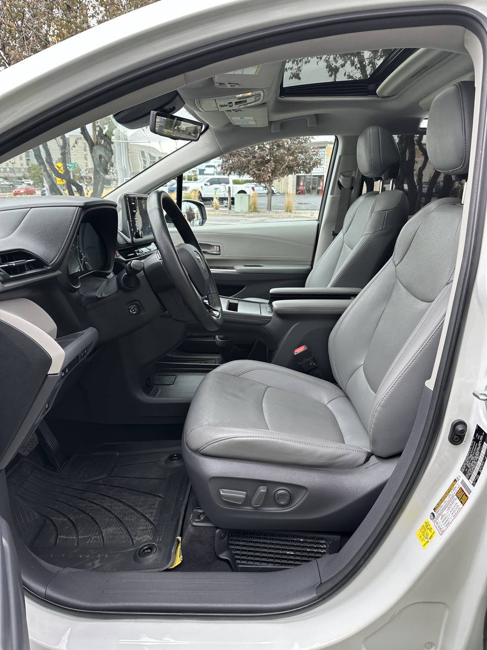 Used 2021 Toyota Sienna Limited AWD/4WD image 17