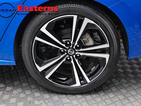 Used 2022 Nissan Sentra SR w/ SR Premium Package FWD image 8