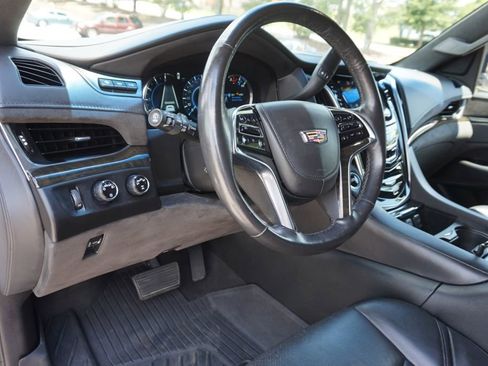 Used 2019 Cadillac Escalade Platinum image 18