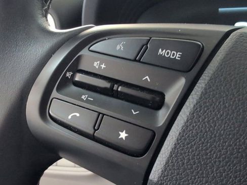 Used 2025 Hyundai Venue SEL image 10