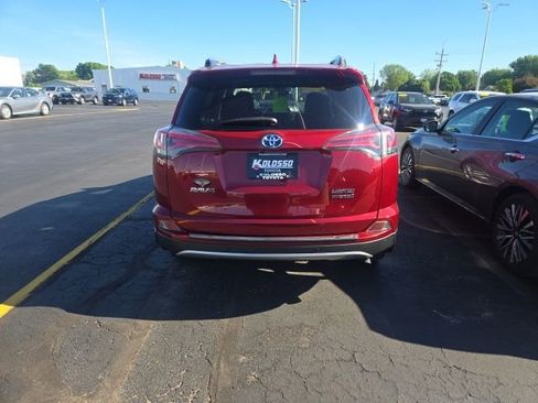 Used 2018 Toyota RAV4 Limited AWD/4WD image 5