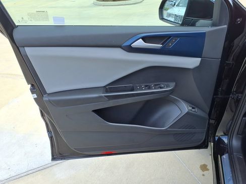 Used 2022 Volkswagen Taos SE FWD image 12