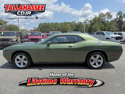 Used 2023 Dodge Challenger SXT RWD image 6