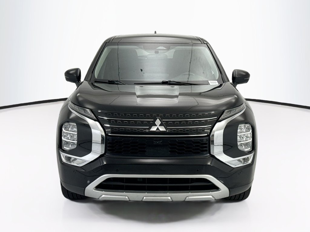 Used 2024 Mitsubishi Outlander SE FWD image 2