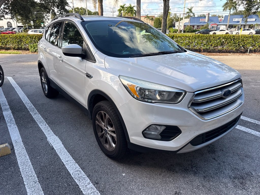 Used 2018 Ford Escape SE w/ SE Sync 3 Package FWD image 3