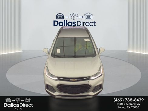 Used 2020 Chevrolet Trax LT w/ LT Convenience Package image 3